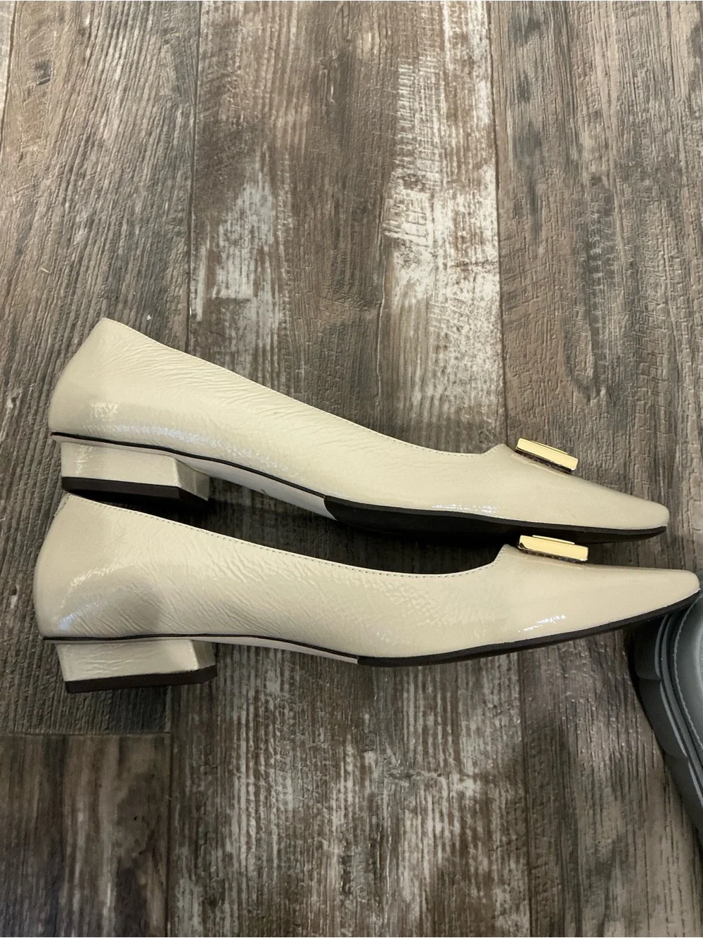 NWOB Frances Valentine Patent Cream Flats with Gold Plaque - Picture 11 of 16